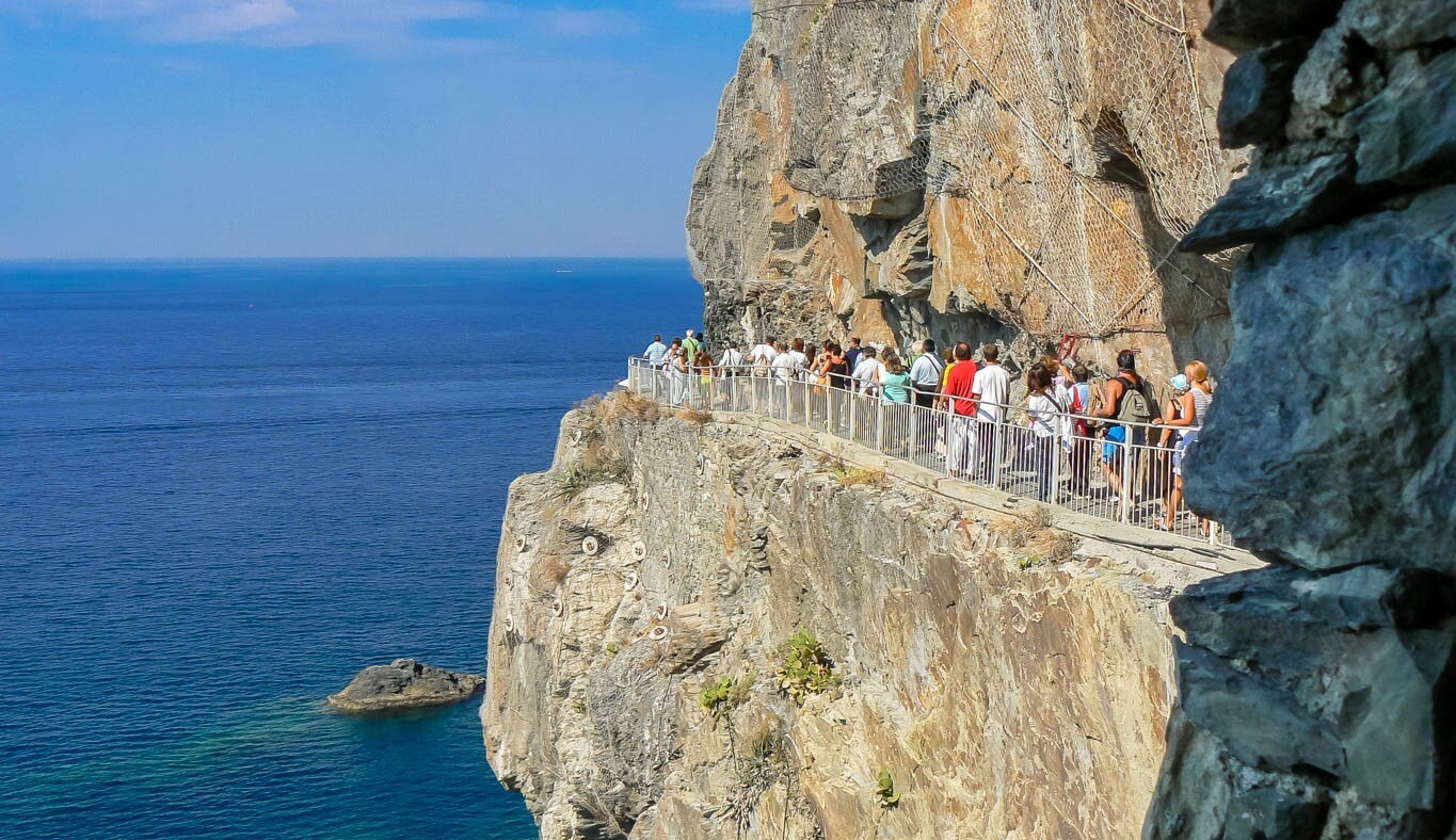 cinque terre blue trail riomaggiore manarola path of love 2 1366x911.jpg