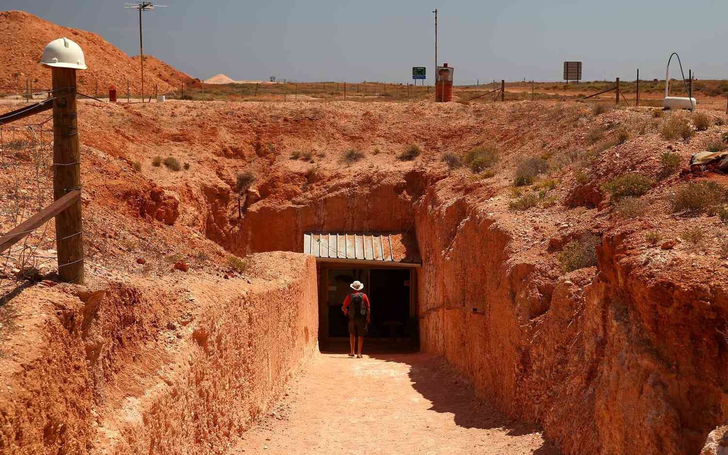 coober pedy mine entrance COOBERPEDY1219 abca615d66704c1ab407206201bf9427.jpg