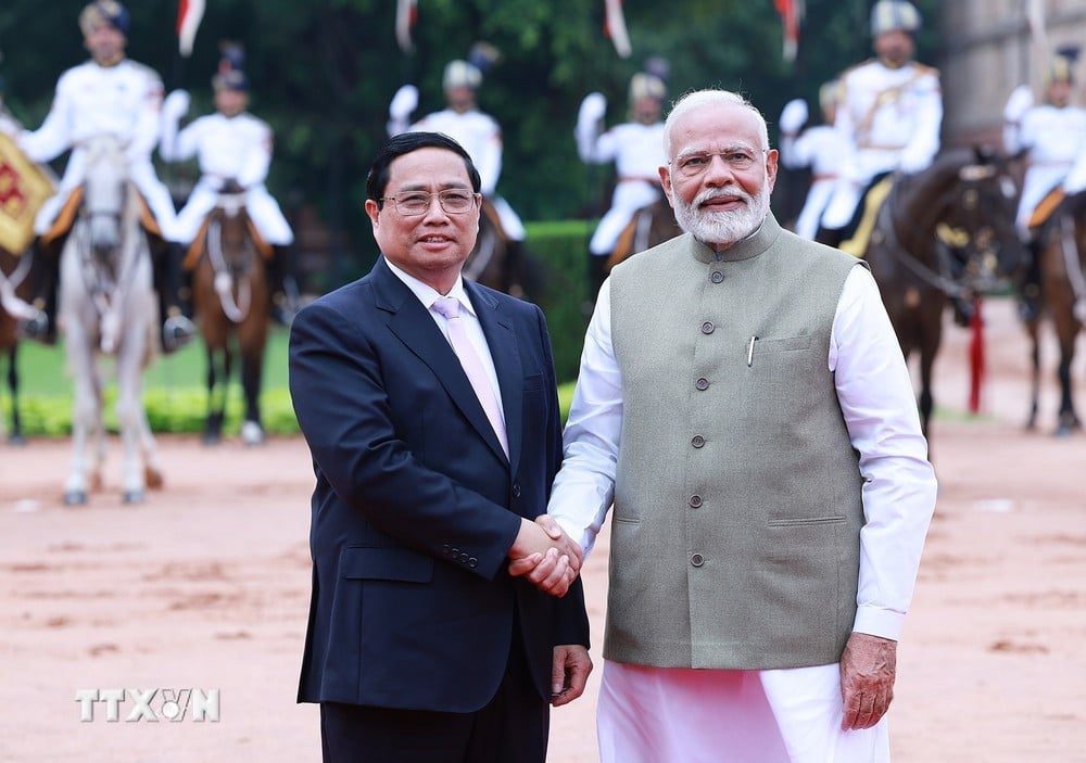 ​Thủ tướng Narendra Modi đón Thủ tướng Phạm Minh Chính​ thăm cấp Nhà nước đến Ấn Độ. (Ảnh: Dương Giang/TTXVN)