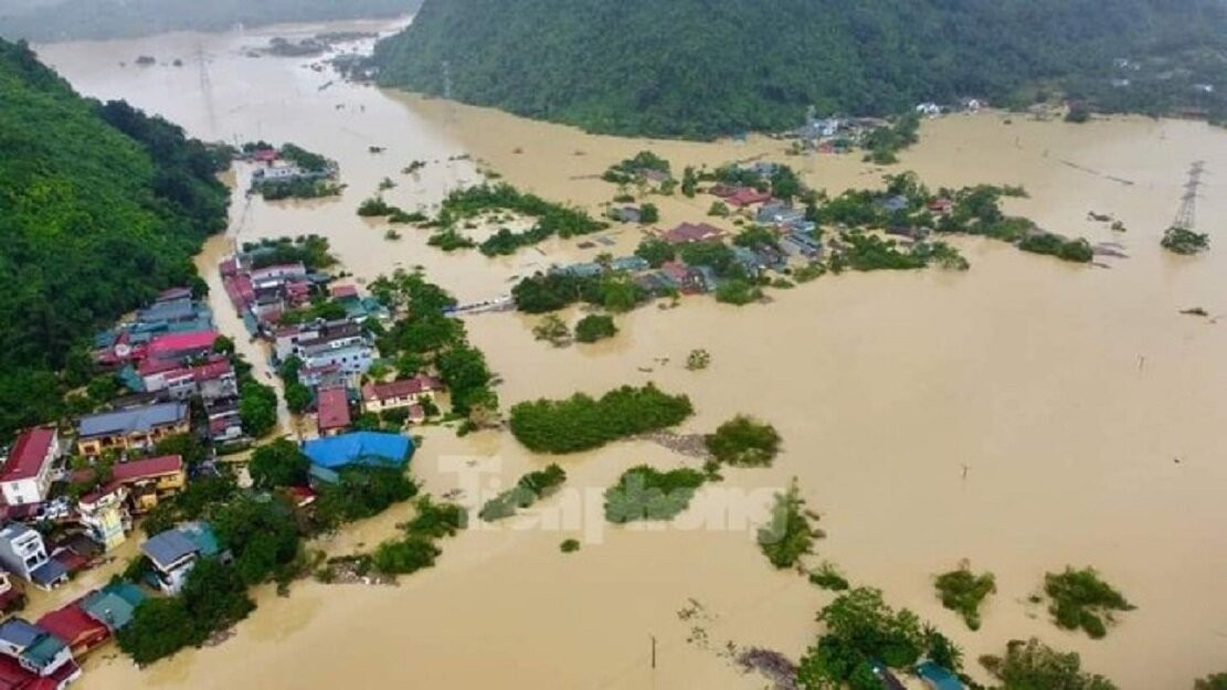 Bão và hoàn lưu sau bão có phạm vi ảnh hưởng rất lớn, trải dài ở 26 tỉnh, thành phố. Ảnh: Văn Đức.