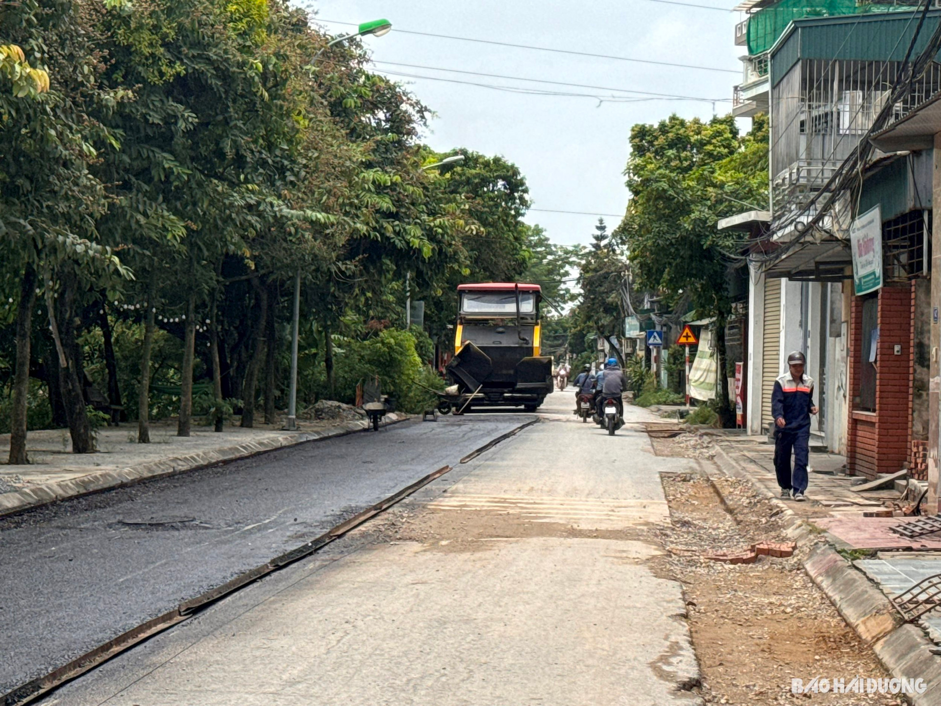 Sau khi bị nhắc nhở, liên danh Công ty CP Xây dựng Đê kè và phát triển nông thôn Hải Dương, Công ty CP Xây dựng công trình thủy Hà Nội mới hoàn trả mặt đường trên tuyến đường Việt Hòa và đến ngày 21/8 đã xong