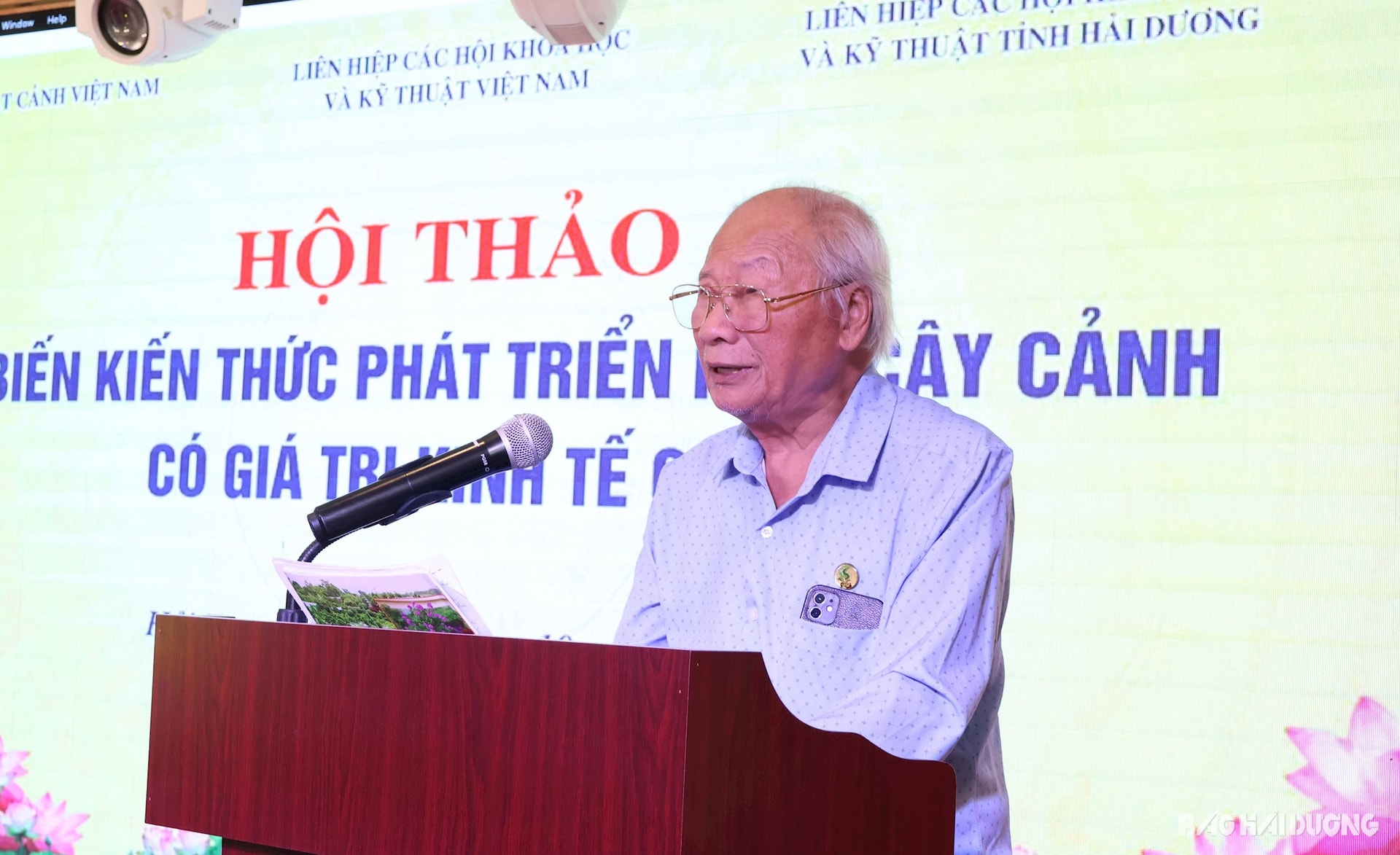 Ông Ngô Văn Hanh, Chủ tịch Hội Sinh vật cảnh tỉnh Hải Dương tham luận tại hội thảo