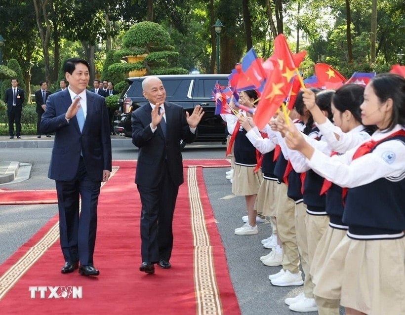 le-don-quoc-vuong-campuchia.jpg