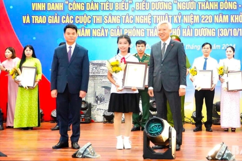 Cô bé lớp 5 là công dân tiêu biểu của TP.Hải Dương, giáo viên nhận xét: 