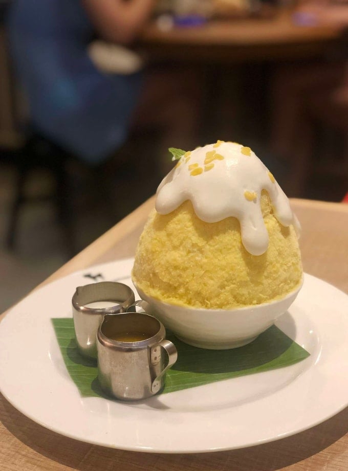 Món bingsu xôi xoài đặc trưng ở After You. Ảnh: Linh Hương