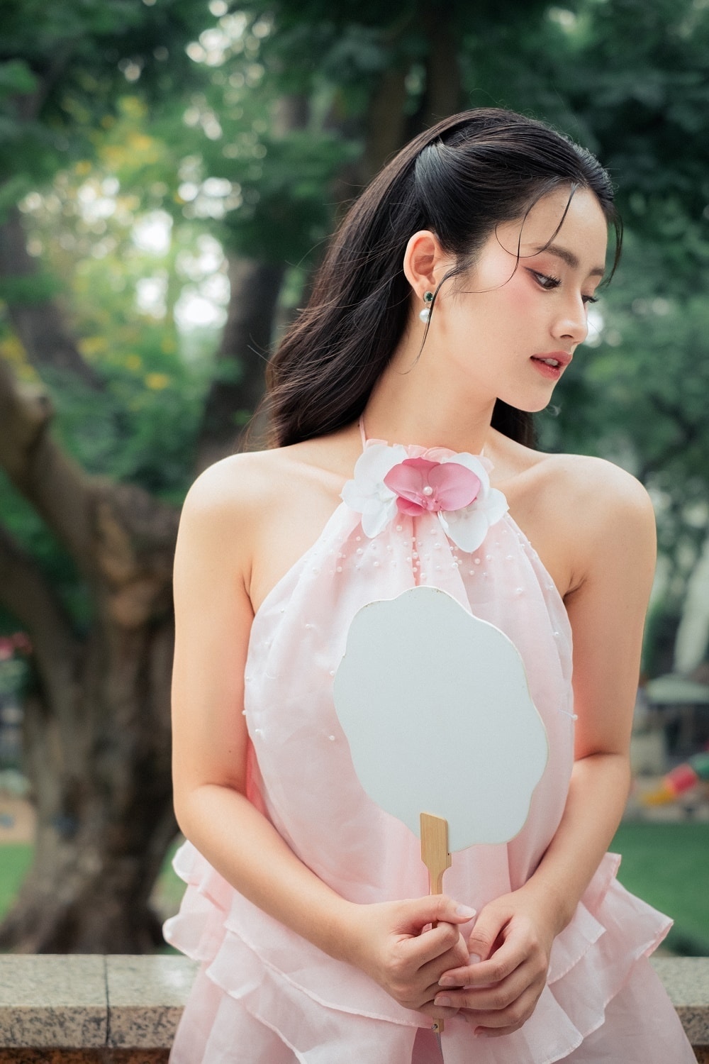 Hoa hậu Ý Nhi khoe nhan sắc rực rỡ trước khi lên đường thi Miss World - 10