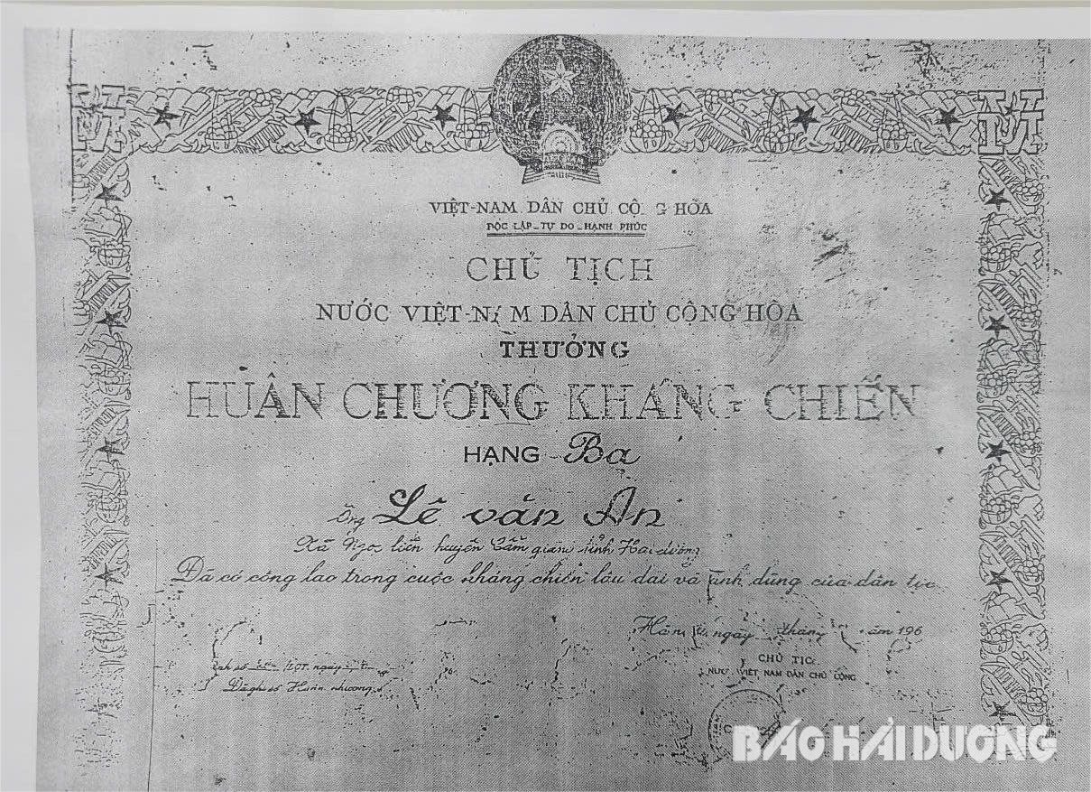 huan-chuong-khang-chien.jpg