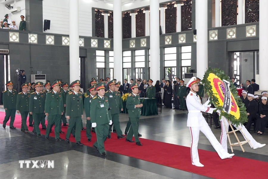 Đoàn Bộ Tổng Tham mưu Quân đội Nhân dân Việt Nam do Thượng tướng Nguyễn Tân Cương, Ủy viên Trung ương Đảng, Ủy viên Thường vụ Quân ủy Trung ương, Tổng Tham mưu trưởng làm trưởng đoàn viếng Tổng Bí thư Nguyễn Phú Trọng. (Ảnh: TTXVN)