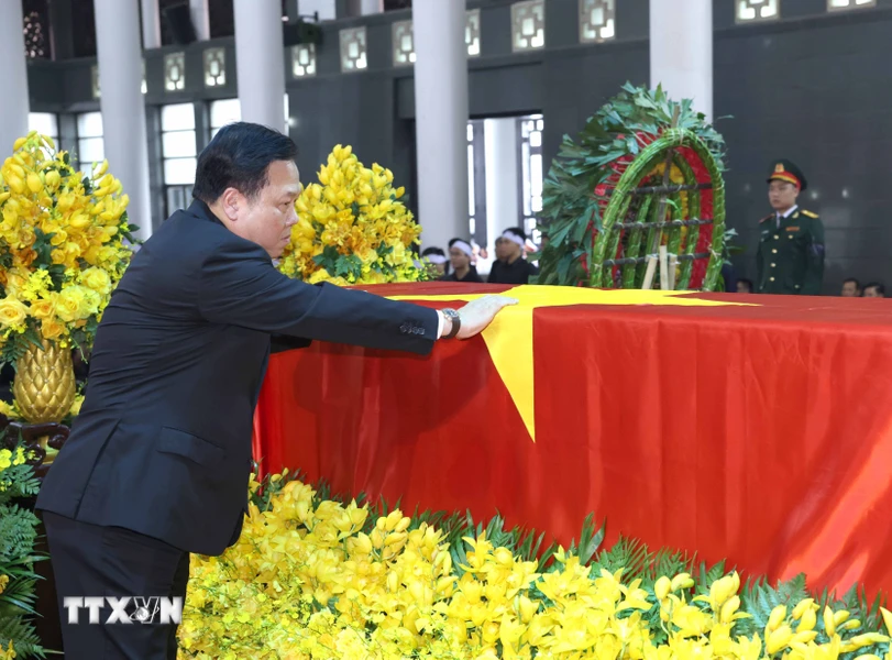 Đoàn Ủy ban Quản lý vốn Nhà nước tại doanh nghiệp viếng Tổng Bí thư Nguyễn Phú Trọng. (Ảnh: TTXVN)