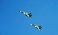 Ngắm tiêm kích Su-30MK2 và trực thăng Mi trong ngày tổng duyệt Triển lãm Quốc phòng quốc tế Việt Nam 2024