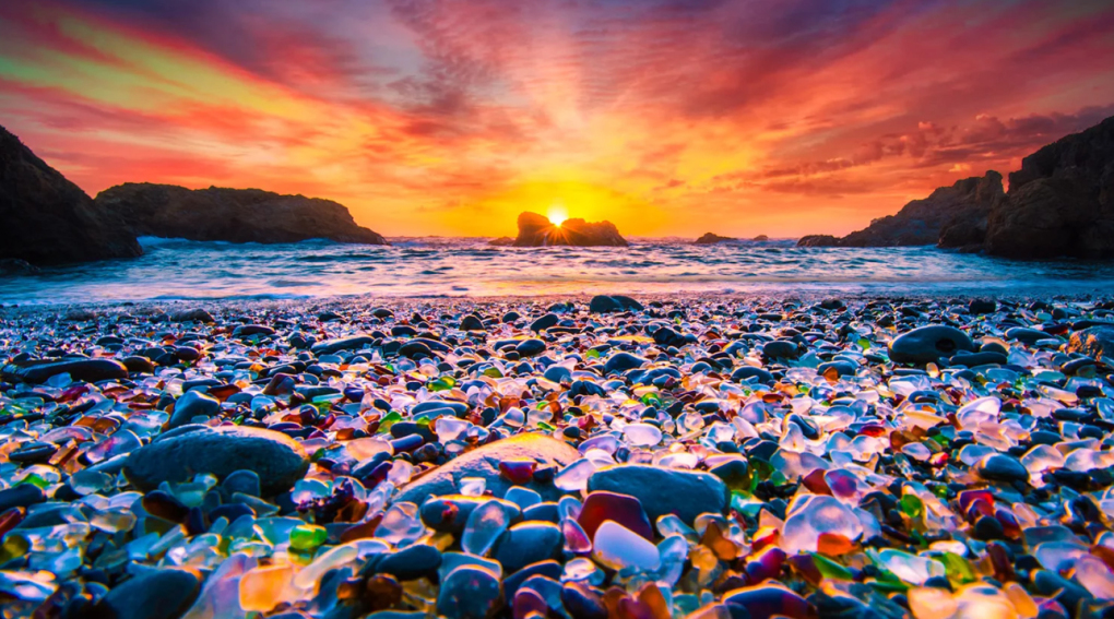 Plage de verre colorée en Amérique