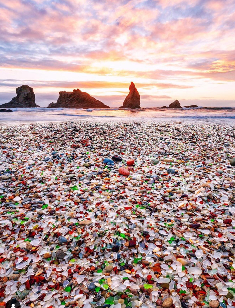 Plage de verre colorée en Amérique