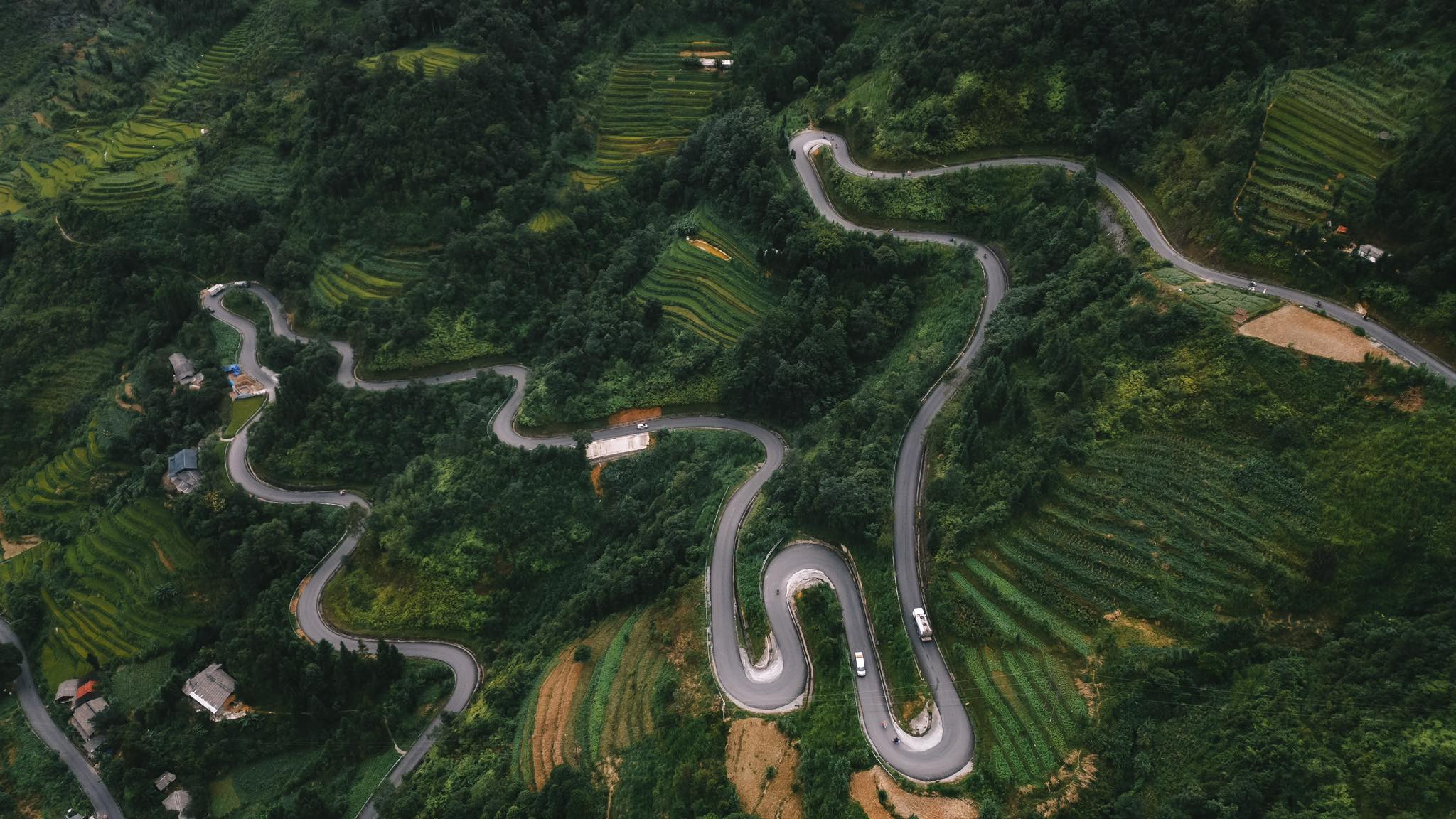 Searching for the beautiful road like Switzerland that has taken social networks by storm in Ha Giang