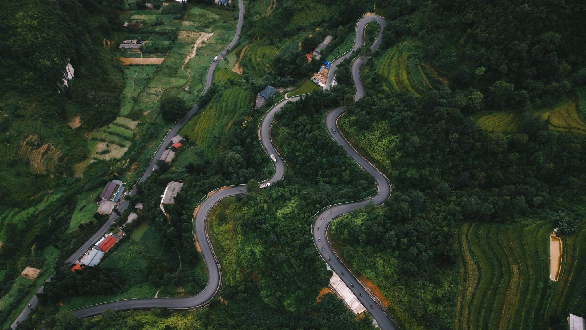 Searching for the beautiful road like Switzerland that has taken social networks by storm in Ha Giang