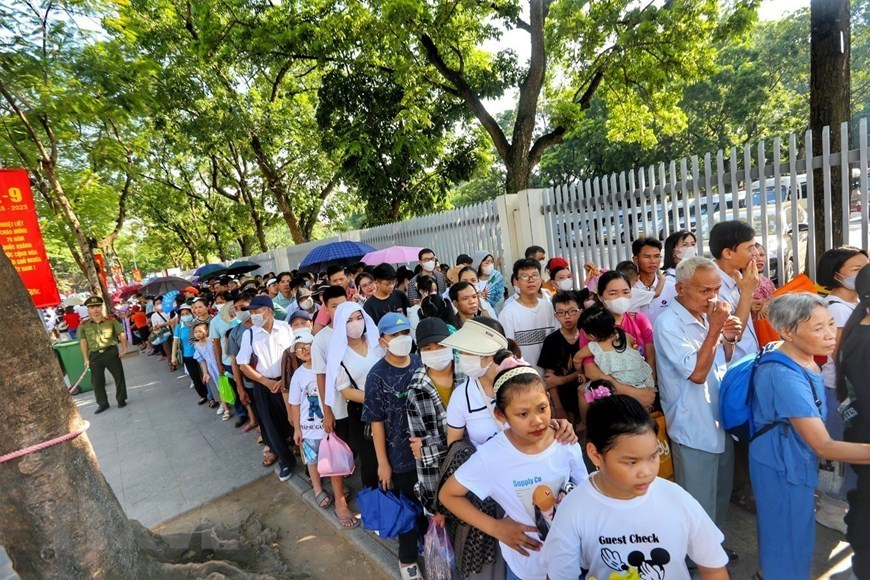 Reiseziele, die mit Präsident Ho Chi Minh in Verbindung stehen, sind anlässlich des 29. überfüllt