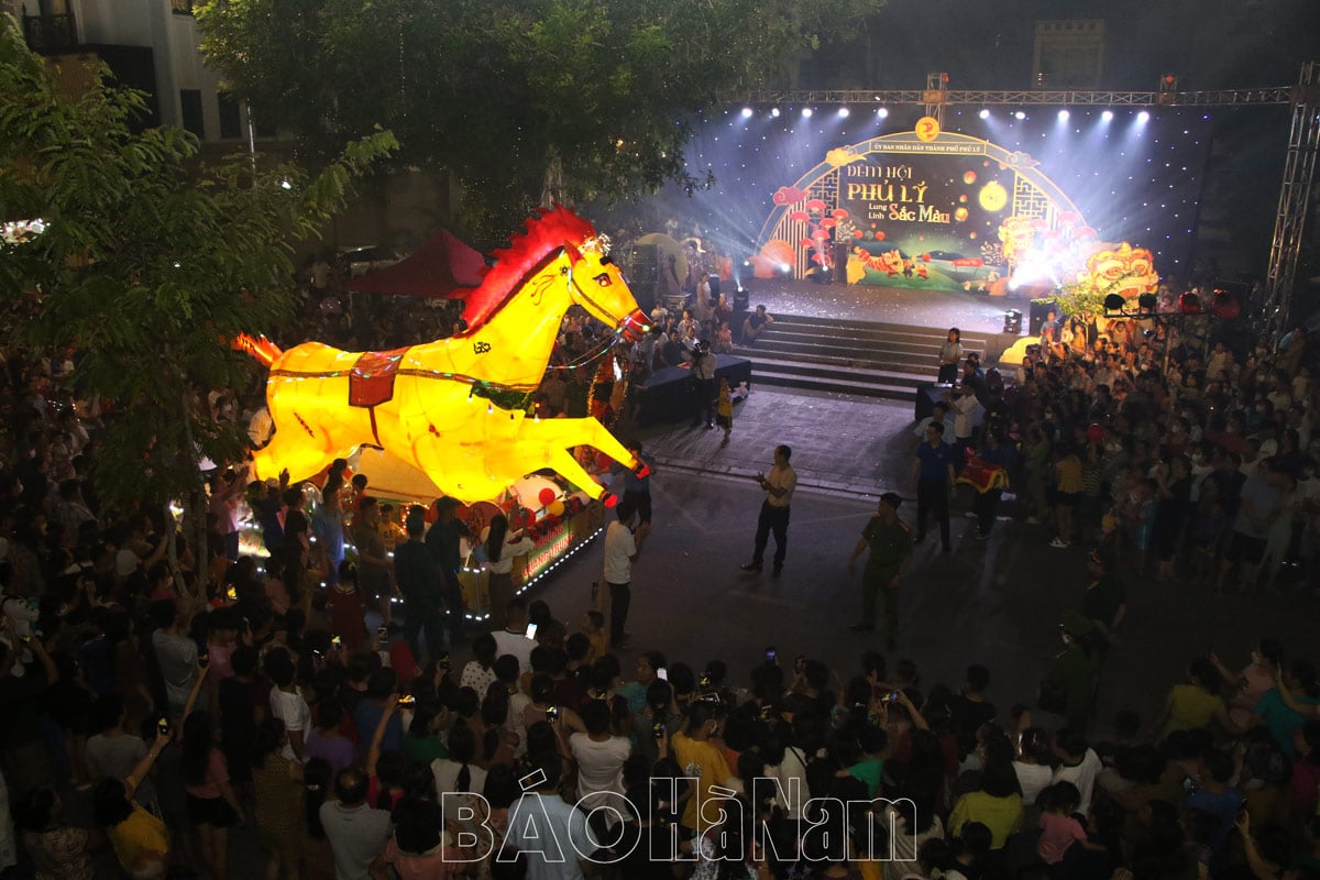 Impressive moments at the award ceremony of the 2023 City Mid-Autumn Festival Lantern Competition