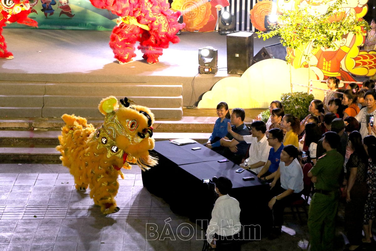 Impressive moments at the award ceremony of the 2023 City Mid-Autumn Festival Lantern Competition