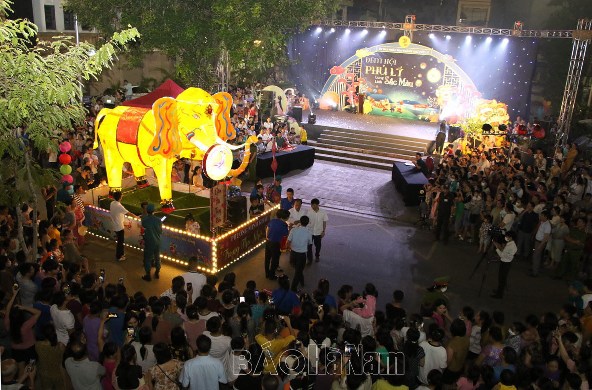 Impressive moments at the award ceremony of the 2023 City Mid-Autumn Festival Lantern Competition