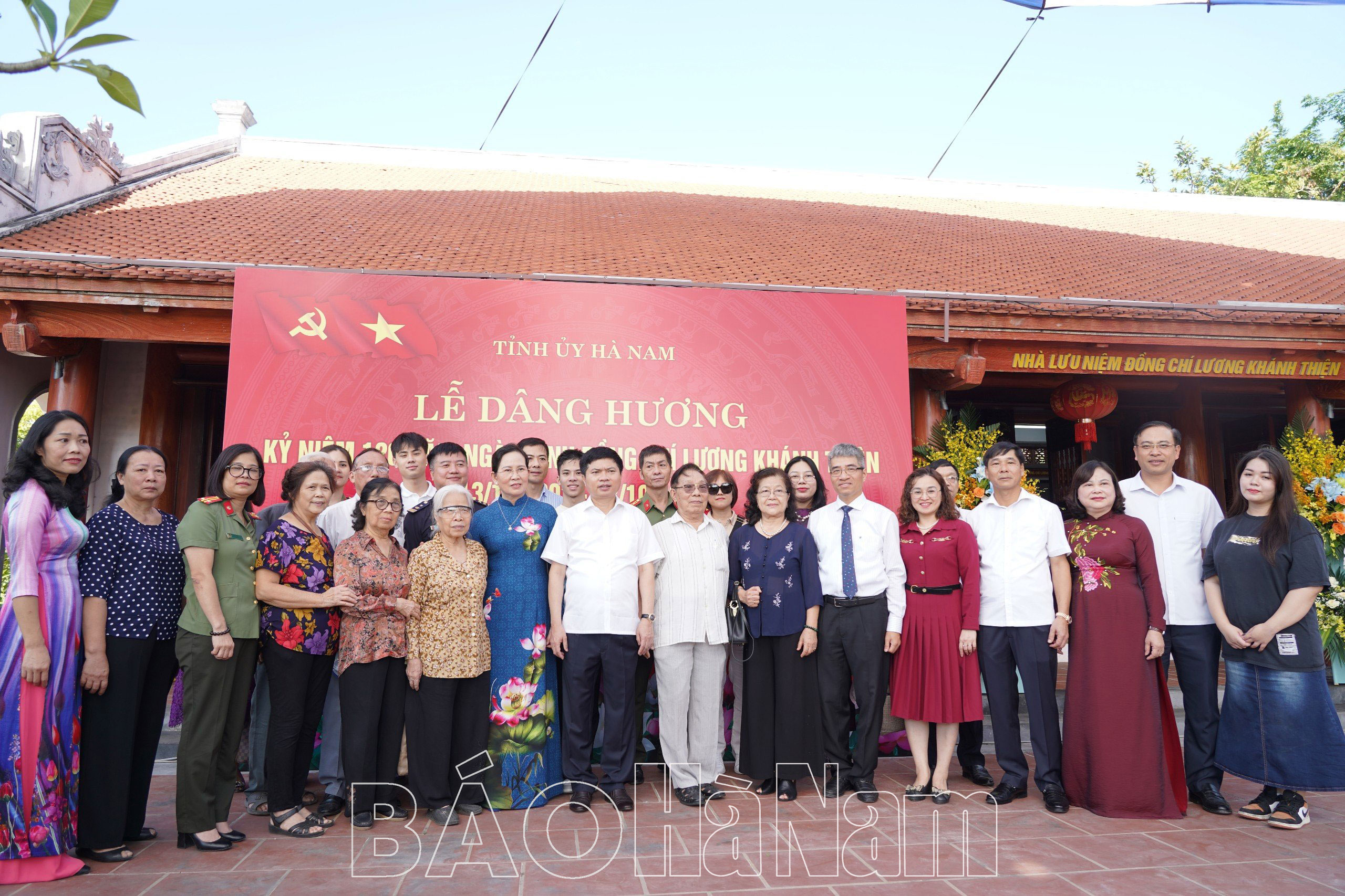 ថ្នាក់ដឹកនាំខេត្ត អុជធូប រំលឹកខួបគម្រប់ ១២០ឆ្នាំ នៃសមមិត្ត Luong Khanh Thien