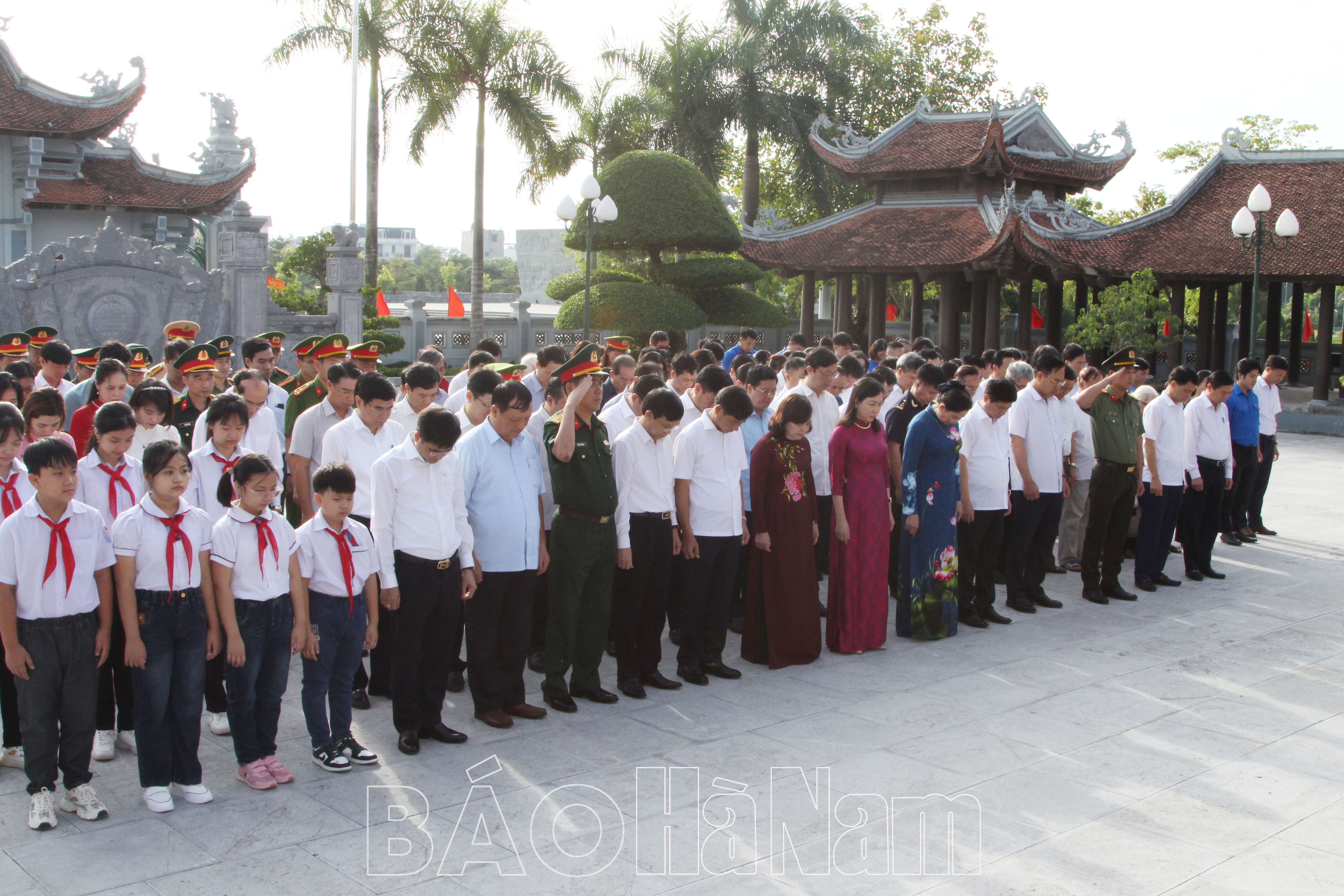 ពិធី​អុជ​ធូប​រំលឹក​ខួប​១២០​ឆ្នាំ​នៃ​ថ្ងៃ​កំណើត​សមមិត្ត​លួង ខាញ់​ធៀន ១៩០៣២០២៣