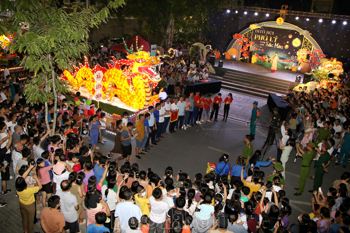 "Chicken House for the Full Moon Festival" of Tran Hung Dao ward won the Special Prize in the 2023 Mid-Autumn Festival Lantern Model Competition