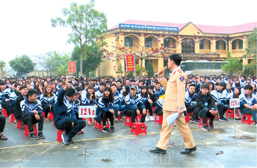 Tăng cường các giải pháp bảo đảm an toàn giao thông đối với học sinh