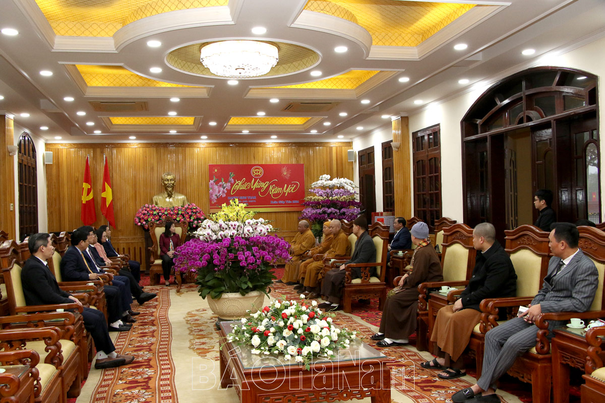 The Executive Committee of the Vietnam Buddhist Sangha of Ha Nam province visited and wished the province a Happy New Year.