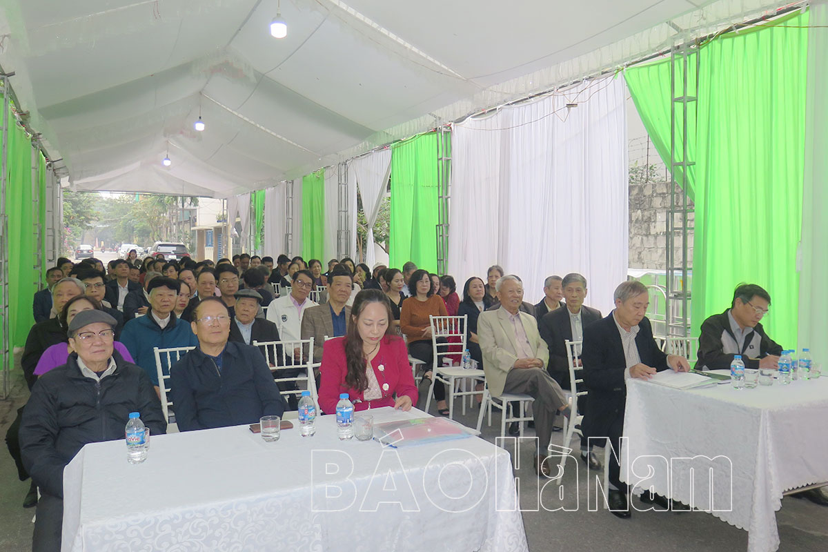 La Célula 5 del Partido del barrio de Hai Ba Trung, ciudad de Phu Ly, resume el trabajo del Partido en 2023.