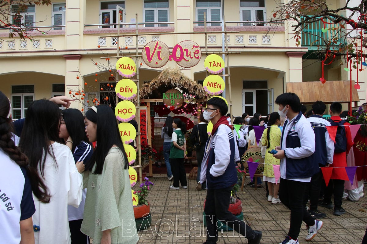 La escuela secundaria Tran Phu organiza el "Festival de la cultura popular"