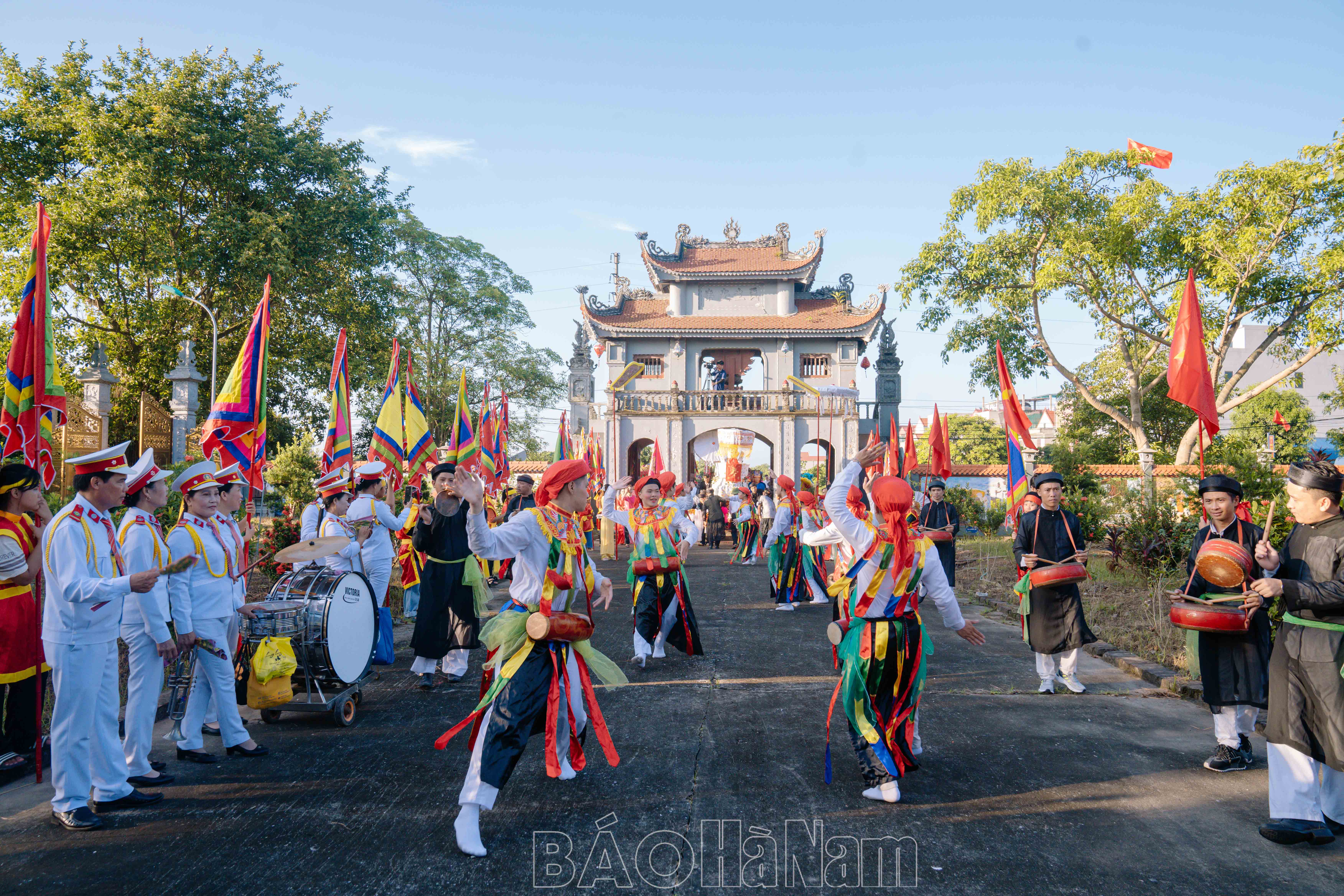 Tưng bừng lễ hội truyền thống đền Lảnh Giang năm 2024