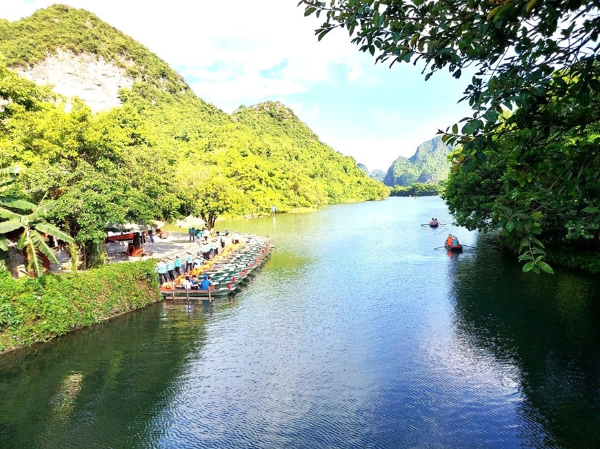 Mùa hè thong dong vãn cảnh Tràng An​