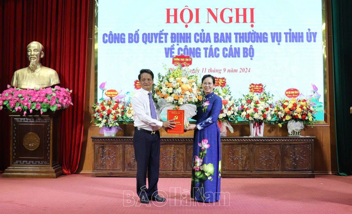 Thành ủy Phủ Lý công bố Quyết định của Ban thường vụ Tỉnh ủy về công tác cán bộ