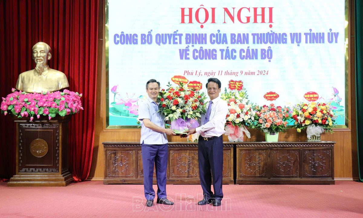 Thành ủy Phủ Lý công bố Quyết định của Ban thường vụ Tỉnh ủy về công tác cán bộ