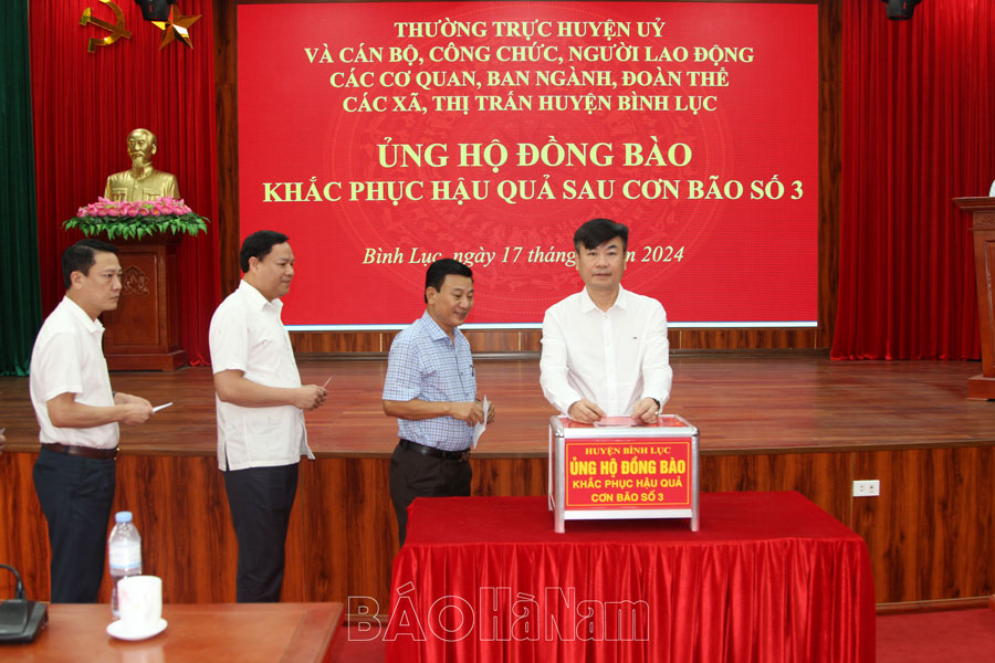 Thường trực Huyện uỷ Bình Lục phát động ủng hộ đồng bào khắc phục hậu quả cơn bão số 3