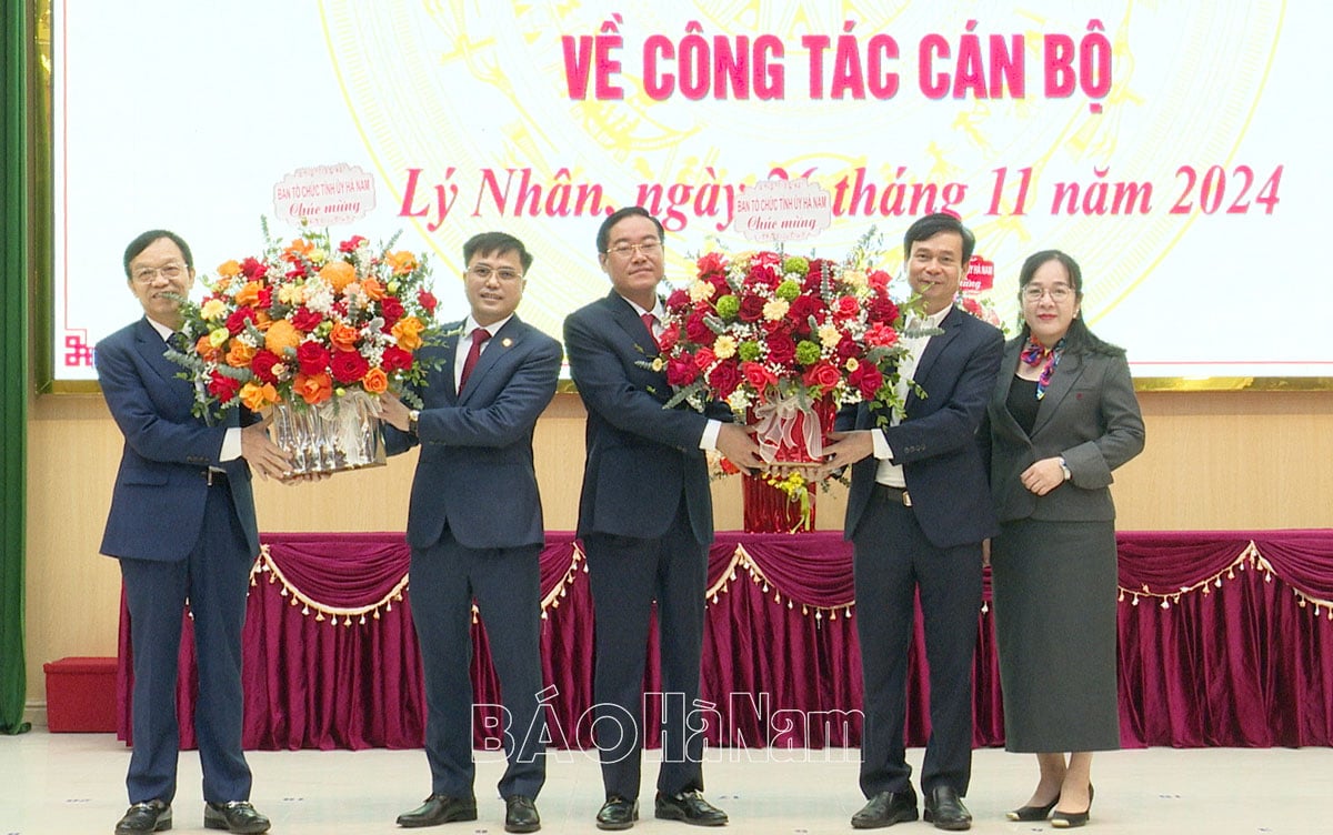 Công bố các quyết định của Ban Thường vụ Tỉnh ủy về công tác cán bộ​