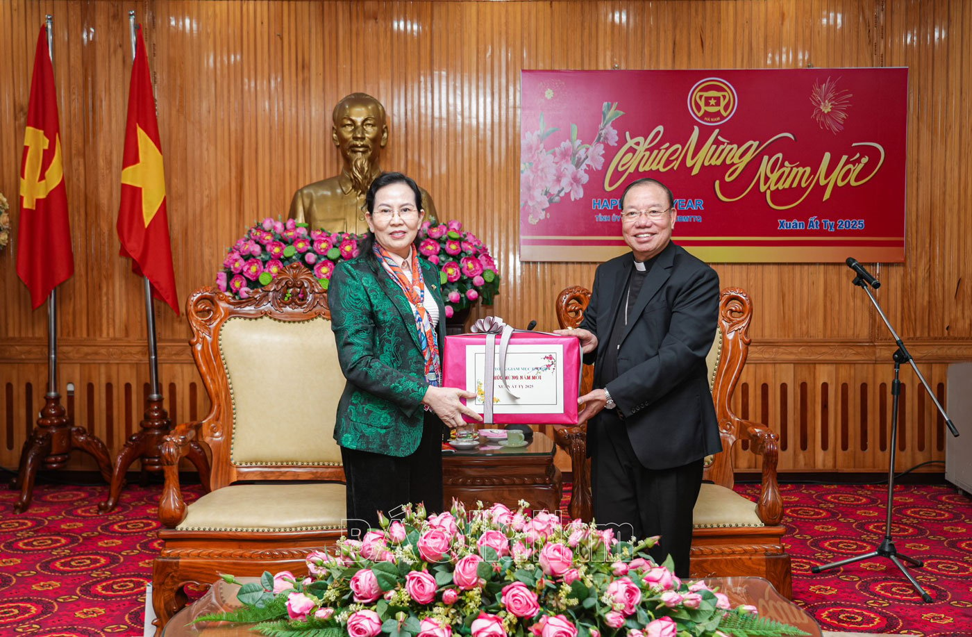 Đoàn đại biểu Tòa Tổng Giám mục Tổng Giáo phận Hà Nội thăm chúc Tết Tỉnh ủy HĐND UBND tỉnh