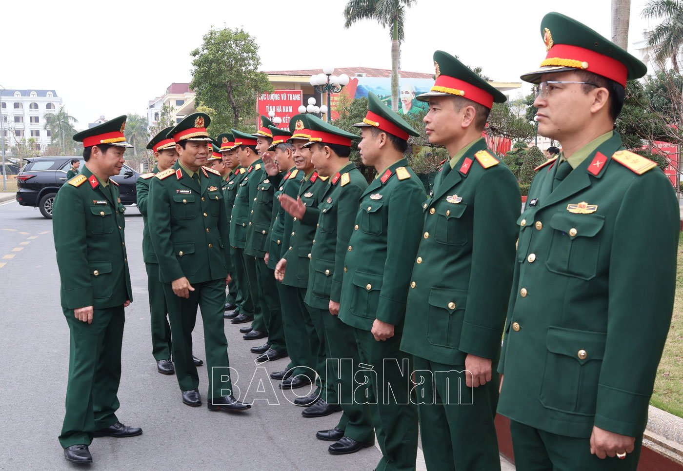 Đại tướng Nguyễn Tân Cương thăm tặng quà chúc Tết tại Hà Nam