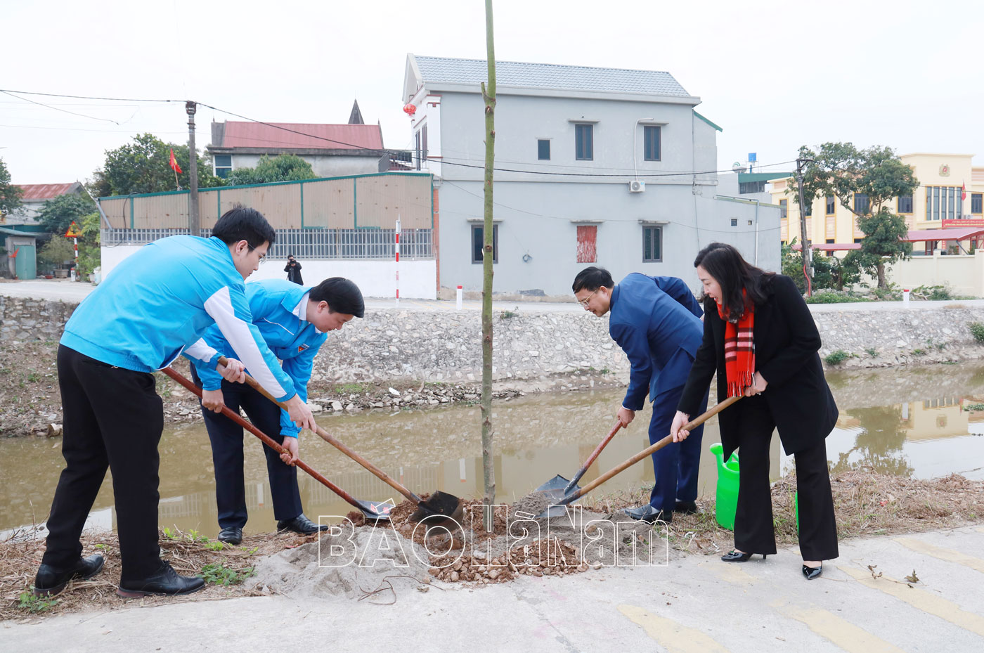 Phát động Tết trồng cây và phong trào thi đua chào mừng đại hội đảng các cấp