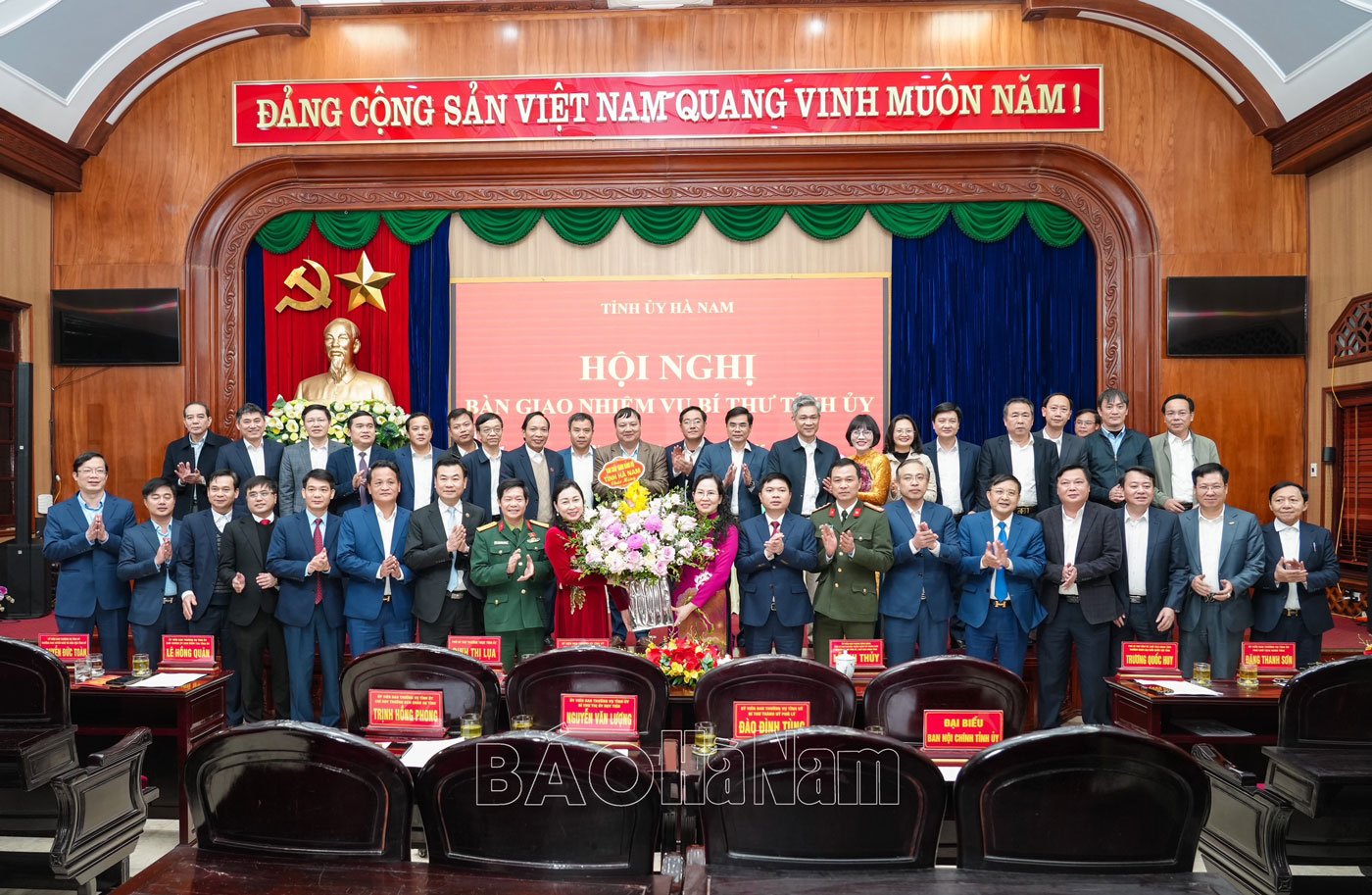 Bàn giao nhiệm vụ Bí thư Tỉnh ủy nhiệm kỳ 20202025