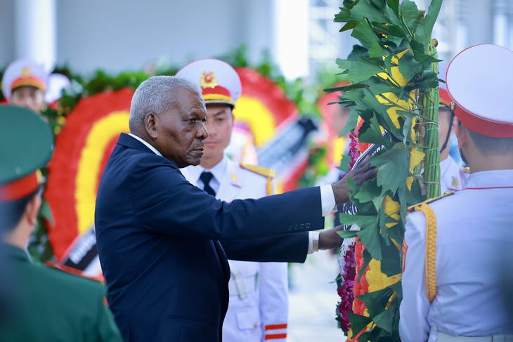 Chủ tịch Quốc hội Cuba Esteban Lazo Hernandez đến viếng Tổng Bí thư Nguyễn Phú Trọng - Ảnh: NGUYỄN KHÁNH