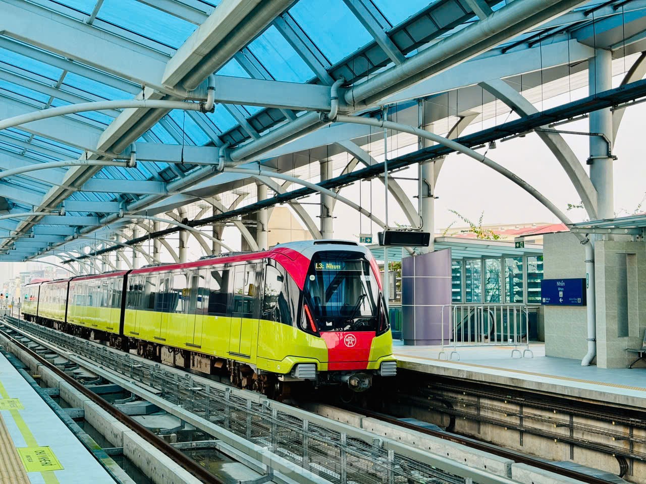 Hết miễn phí, metro Nhổn - ga Hà Nội vẫn ‘hút khách’ ngày cuối tuần ảnh 10