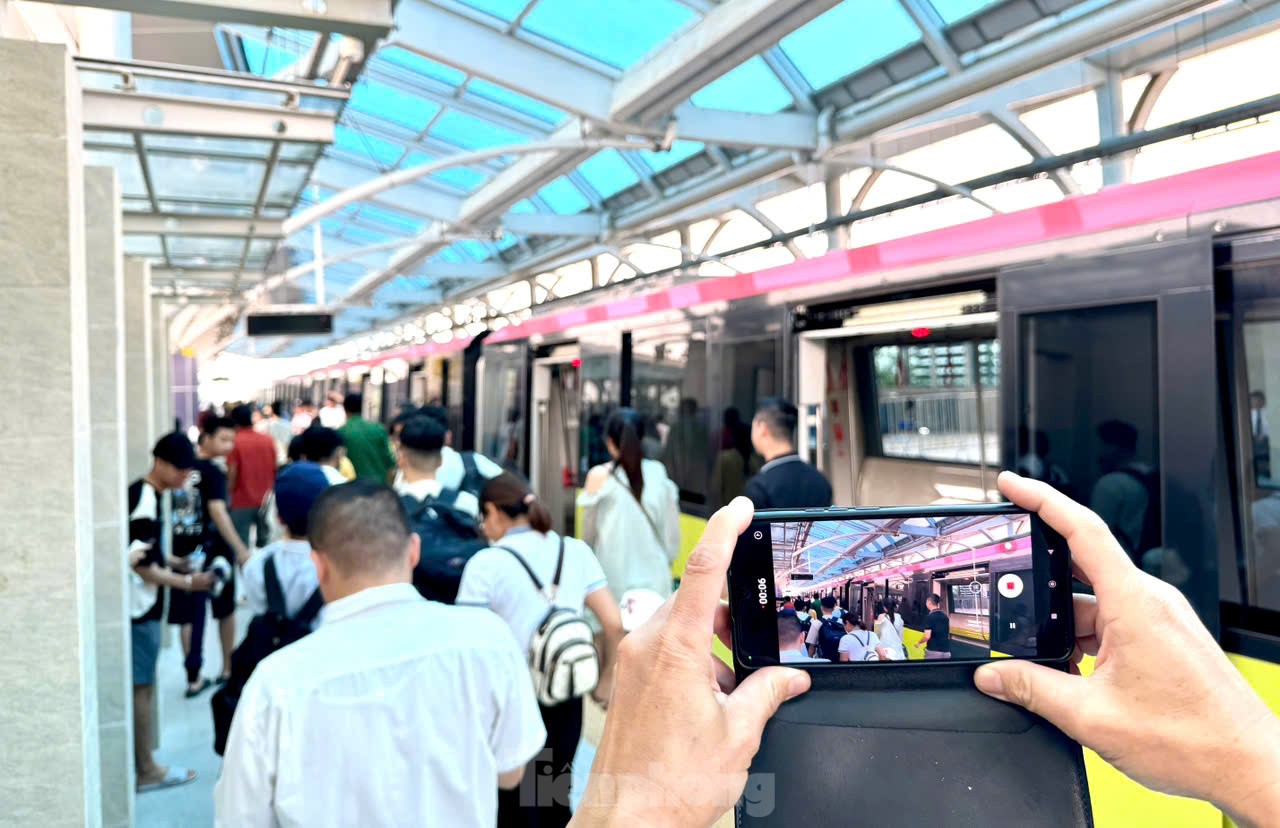 Hết miễn phí, metro Nhổn - ga Hà Nội vẫn ‘hút khách’ ngày cuối tuần ảnh 12