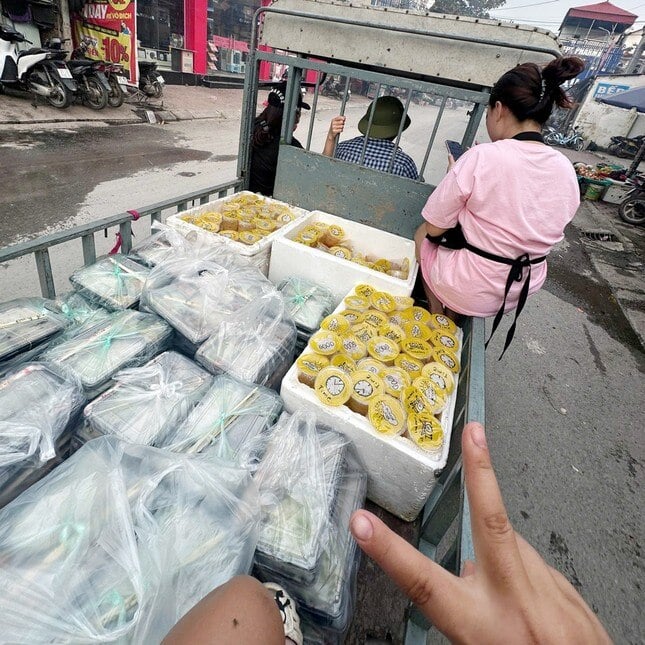 ‘Đột nhập' khu bếp nấu hàng nghìn suất ăn thiện nguyện ở vùng lũ Hà Nội ảnh 14