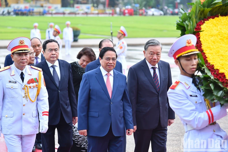 Lãnh đạo Đảng, Nhà nước viếng Chủ tịch Hồ Chí Minh và tưởng niệm các Anh hùng, liệt sĩ nhân Quốc khánh 2/9 ảnh 1