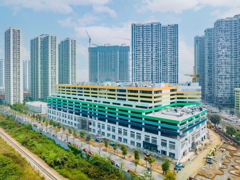 lượng giao dịch sơ cấp chiếm 60%, tại Vinhomes Smart City lên tới 90%, thể hiện nguồn cung sơ cấp tại khu Tây vẫn còn sức hấp thụ tốt mặc dù các Dự án mới ra đều thuộc phân khúc cao cấp - hạng sang.