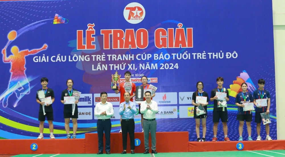 8-trao-giai2.jpg