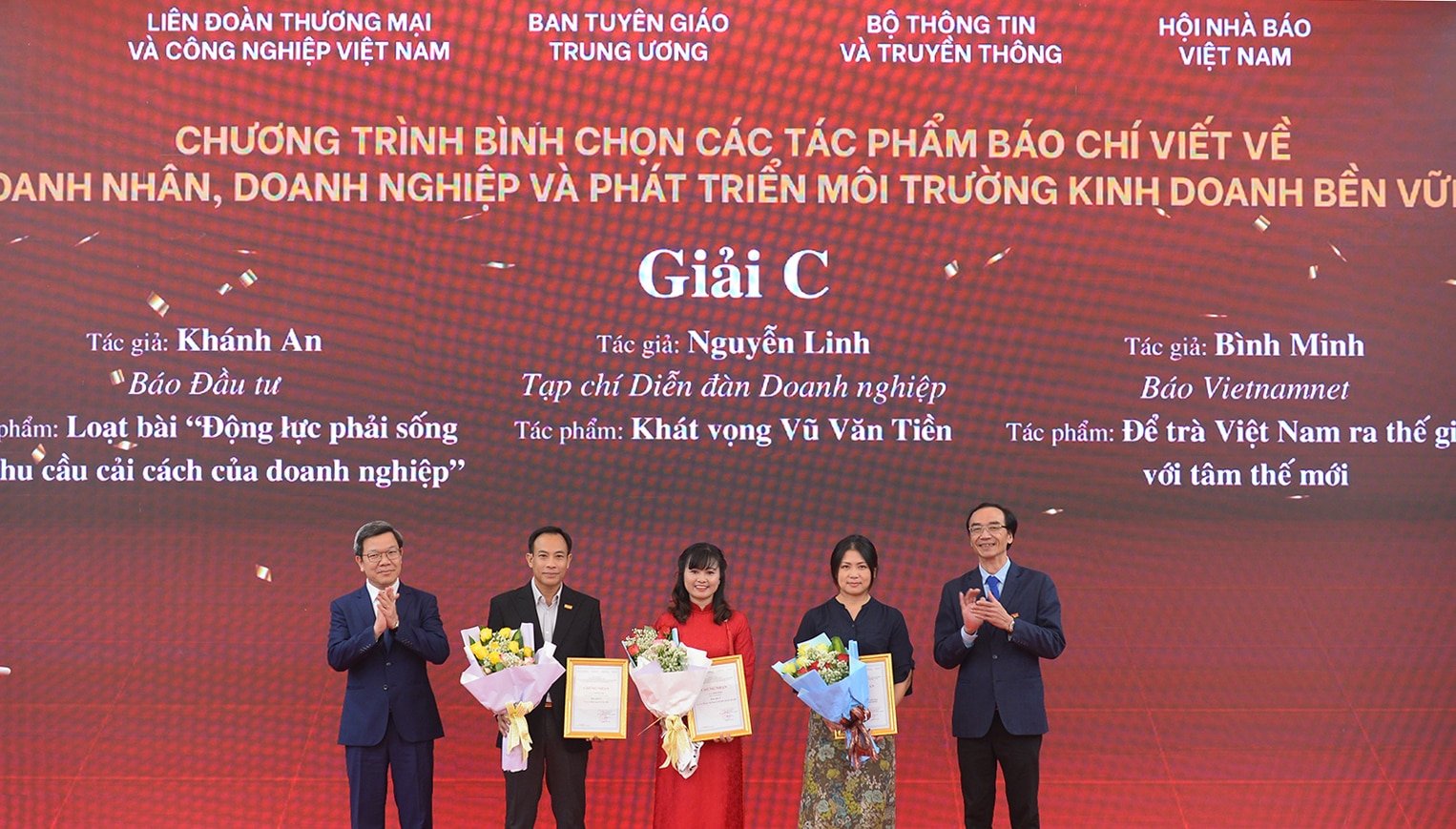 Trao giải cho các tác phẩm báo chí viết về doanh nhân, doanh nghiệp - Ảnh 2.