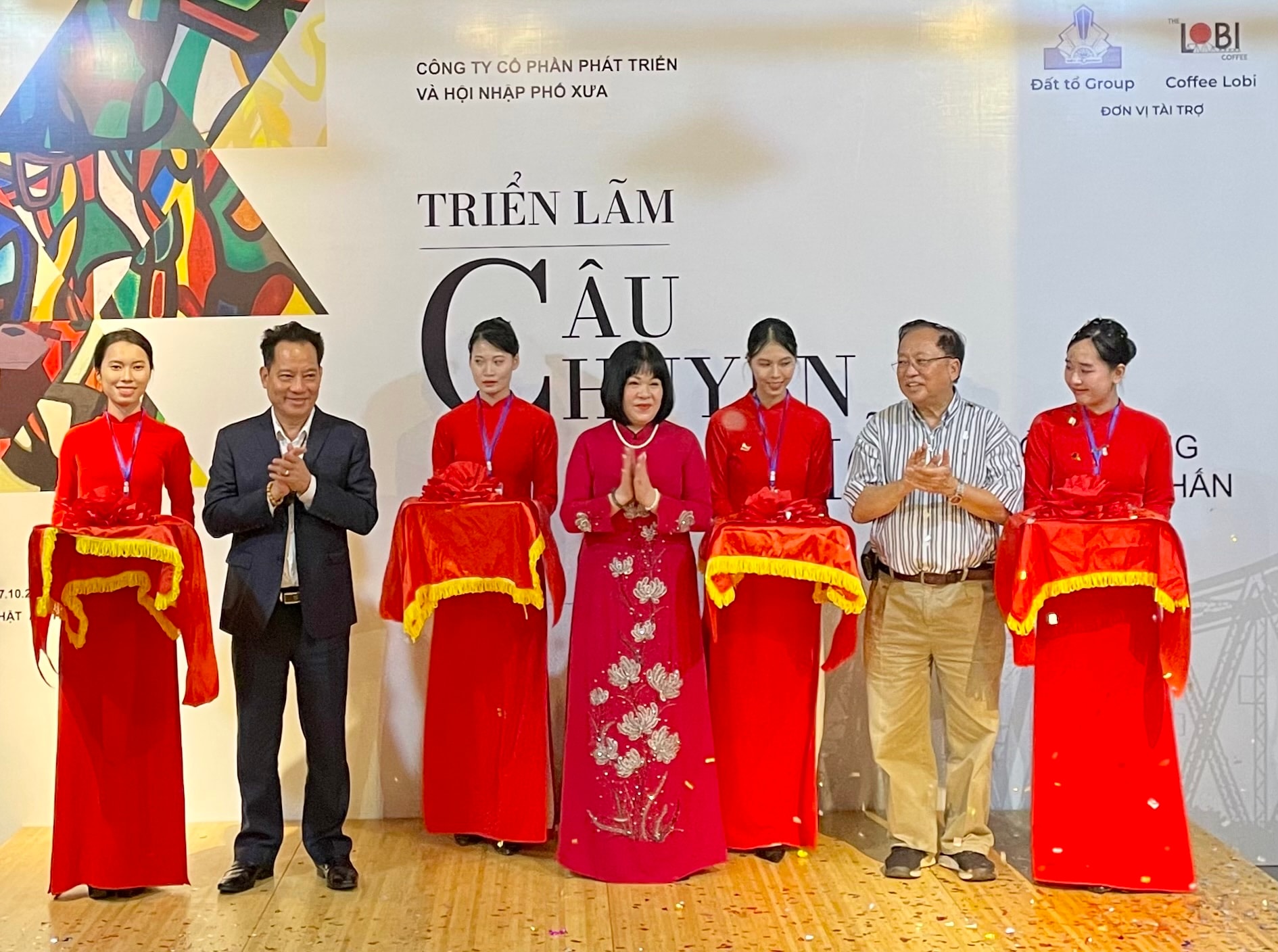 khai-mac-trien-lam-tranh.jpg