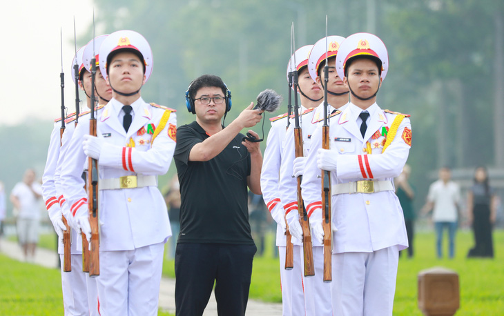 Đài Hà Nội đặt 32 micro đặt quanh quảng trường Ba Đình để thu âm lễ thượng cờ   - Ảnh 2.