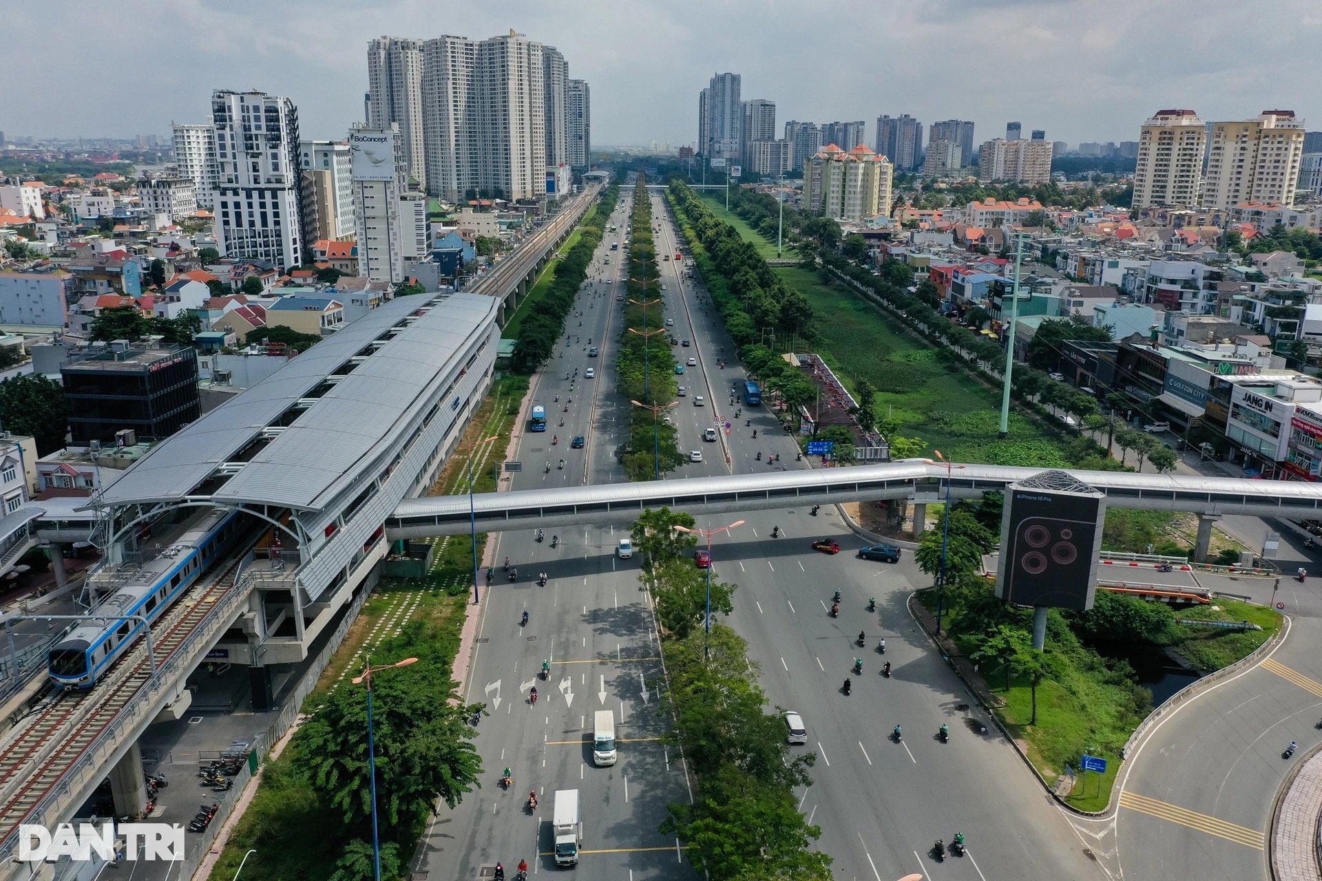 Diện mạo 9 cầu đi bộ kết nối nhà ga Metro số 1 vừa hoàn thành - 1